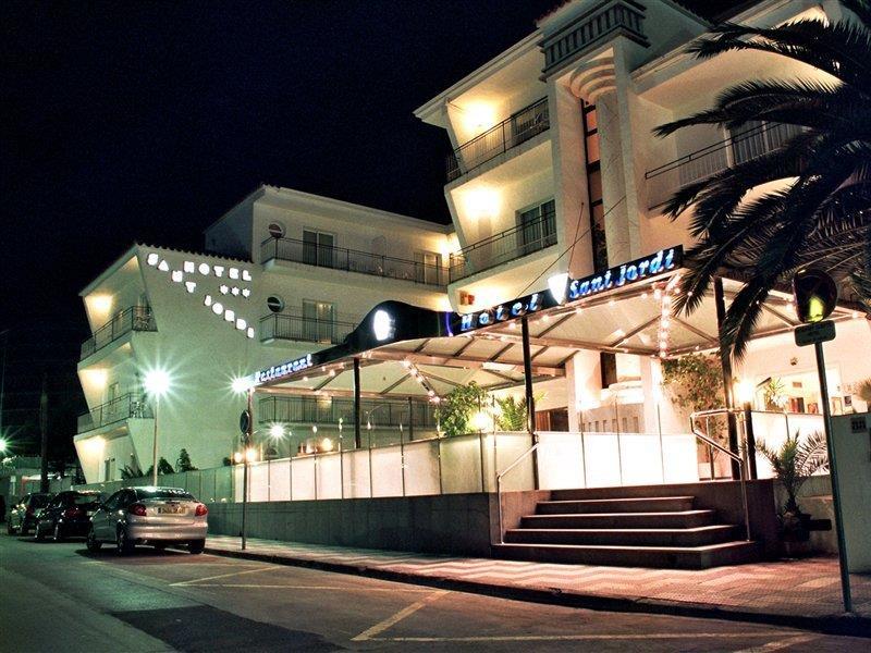 Sant Jordi Boutique Hotel Calella Exterior photo The hotel at night