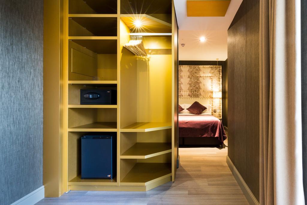 Sant Jordi Boutique Hotel Calella Exterior photo A room at the hotel