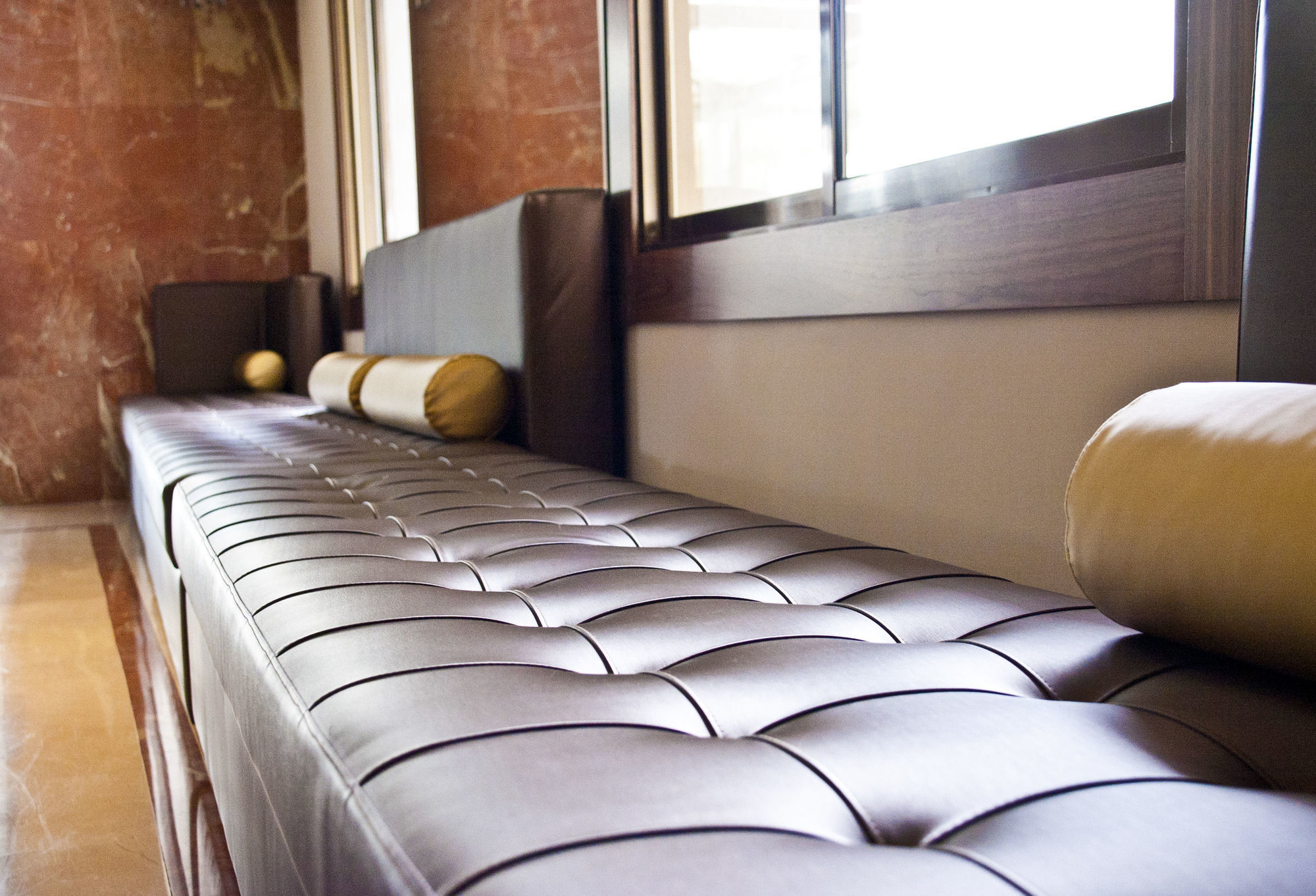 Sant Jordi Boutique Hotel Calella Exterior photo A leather bench